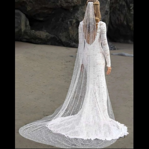 Cathedral length all over pearl veil bride wedding - Picture 1 of 4